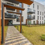 Lux Pastel Oasis Family Apartment With Parking & Gym By Renters Prestige