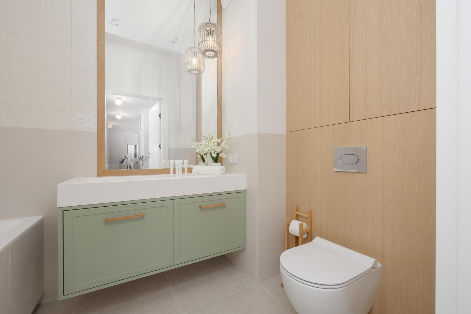 Butas Lux Pastel Oasis Family With Parking & Gym By Renters Prestige