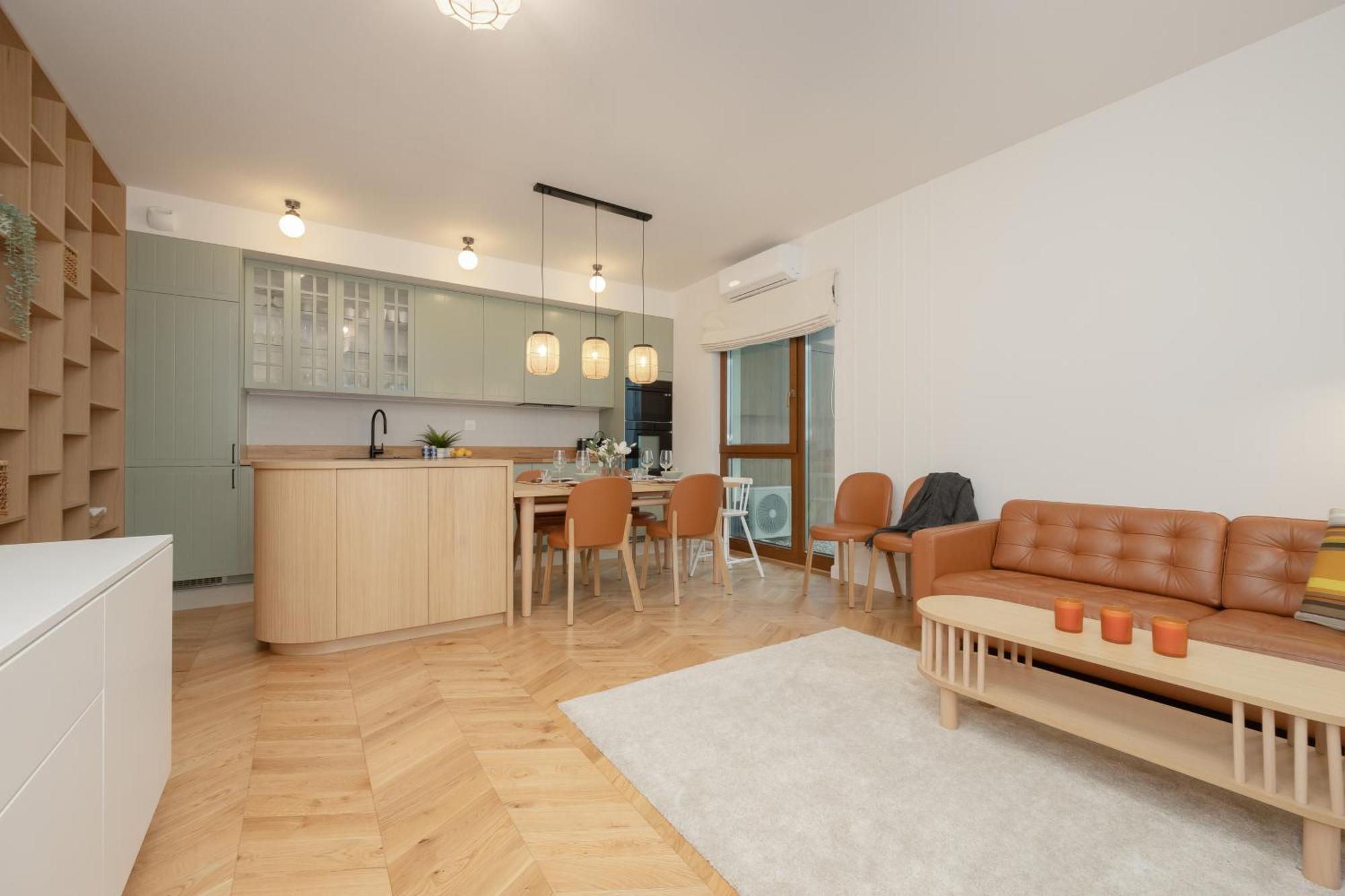 Lux Pastel Oasis Family With Parking & Gym By Renters Prestige