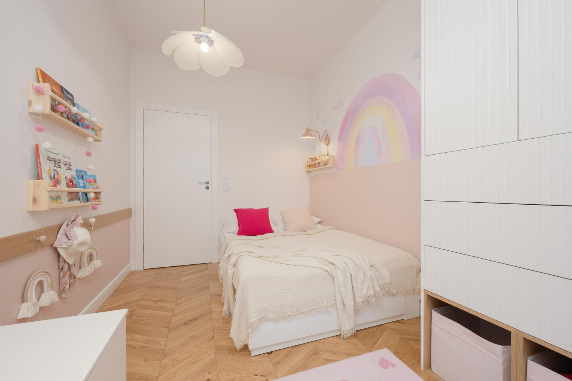 Butas Lux Pastel Oasis Family With Parking & Gym By Renters Prestige