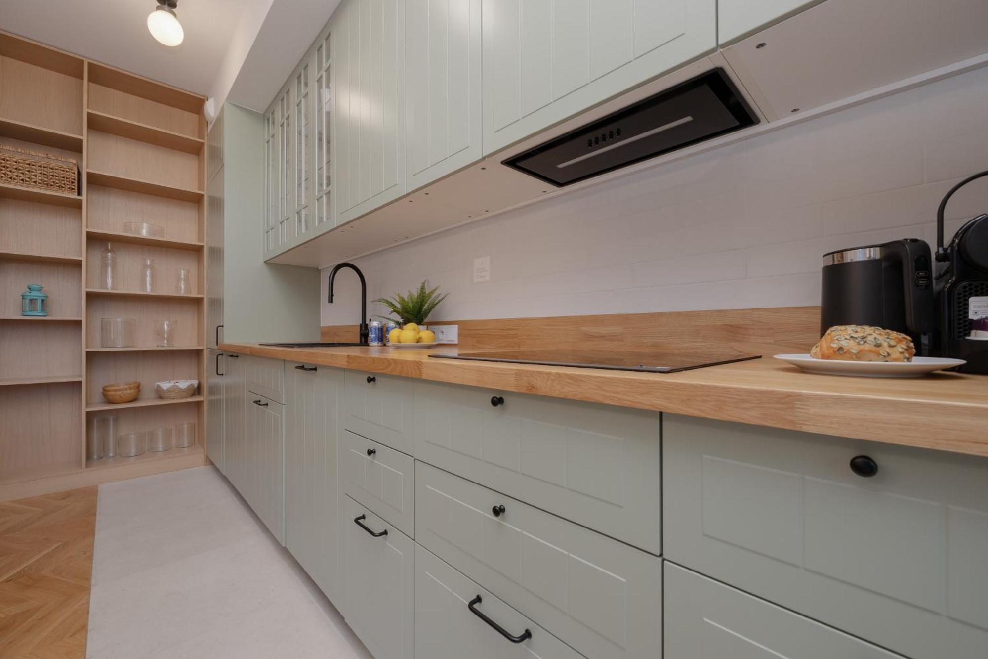 Lux Pastel Oasis Family With Parking & Gym By Renters Prestige *