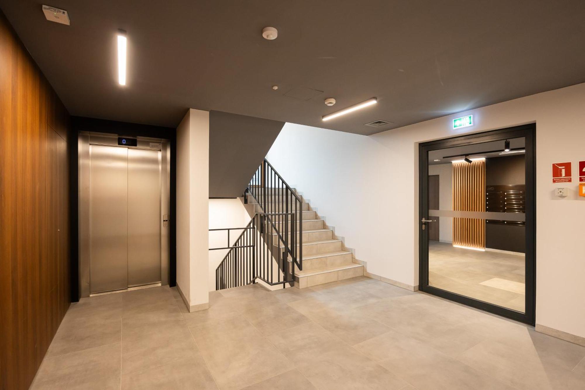 Lux Pastel Oasis Family With Parking & Gym By Renters Prestige